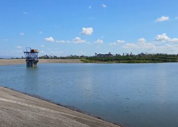 Presa Carlos Manuel de Céspedes, del municipio de Contramaestre, en Santiago de Cuba. Foto: Captura de video publicado en el perfil de Facebook de Katia Yamilka Alarcón Méndez.