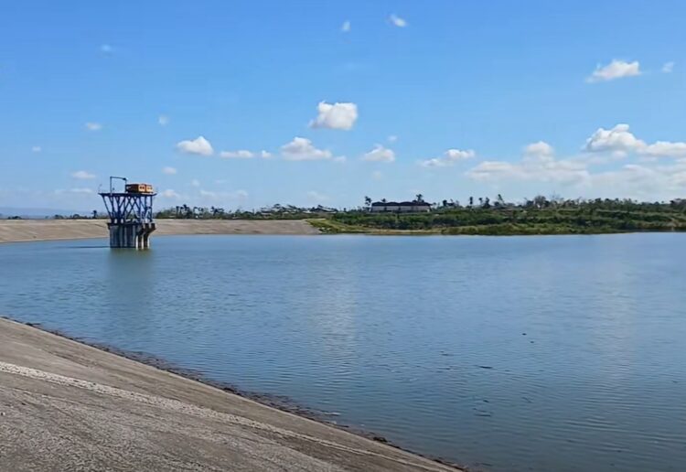 Presa Carlos Manuel de Céspedes, del municipio de Contramaestre, en Santiago de Cuba. Foto: Captura de video publicado en el perfil de Facebook de Katia Yamilka Alarcón Méndez.