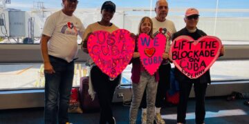 Desde el aeropuerto de Miami el día 1 de noviembre, salió la primera parte de la entrega, con 2500 libras de leche en polvo. Foto: Puentes de Amor.