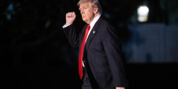 “Ya veremos que pasa con Venezuela”, dijo, a la vez que se mostraba enfático sobre el futuro del presidente venezolano Nicolás Maduro, cuando la periodista le preguntó si este tenía los días contados: “Diría que sí, creo que sí”, sentenció. Foto: Francis Chung/EFE