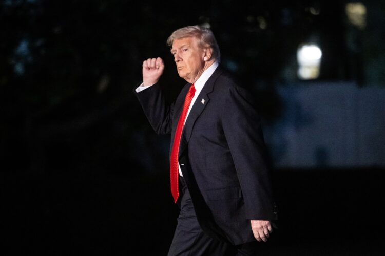 “Ya veremos que pasa con Venezuela”, dijo, a la vez que se mostraba enfático sobre el futuro del presidente venezolano Nicolás Maduro, cuando la periodista le preguntó si este tenía los días contados: “Diría que sí, creo que sí”, sentenció. Foto: Francis Chung/EFE