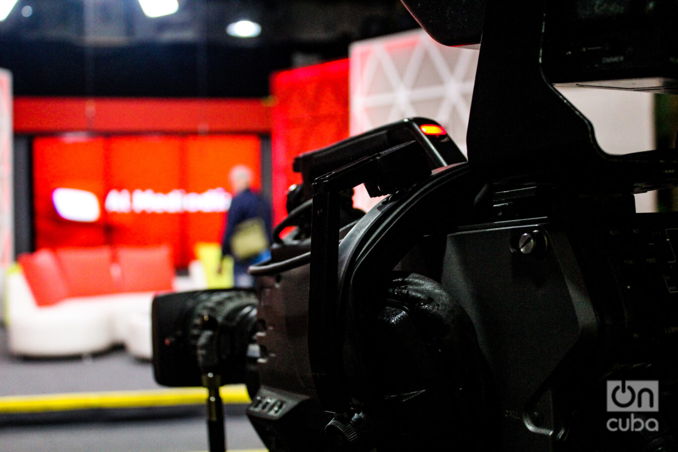 “At noon”: fifteen years with the Cuban public “At noon”: fifteen years with the Cuban public