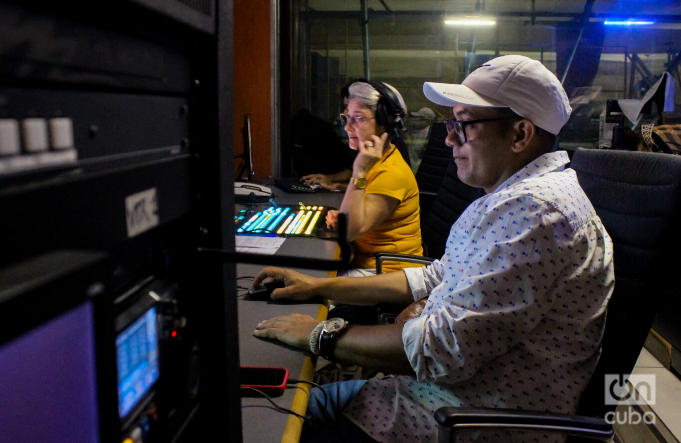 “At noon”: fifteen years with the Cuban public “At noon”: fifteen years with the Cuban public