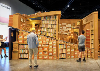 Art Basel, la mayor feria internacional de arte moderno y contemporáneo, comienza este viernes su edición anual de Miami Beach, donde el 10 % de las 283 galerías participantes de 43 países tienen su principal espacio en Latinoamérica, y son temas destacados la migración, la diáspora y los indígenas. Foto: EFE/Art Basel.