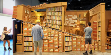 Art Basel, la mayor feria internacional de arte moderno y contemporáneo, comienza este viernes su edición anual de Miami Beach, donde el 10 % de las 283 galerías participantes de 43 países tienen su principal espacio en Latinoamérica, y son temas destacados la migración, la diáspora y los indígenas. Foto: EFE/Art Basel.