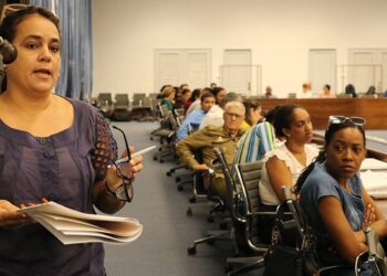 Sesión de trabajo de diputados cubanos. Foto: Asamblea Nacional Cuba