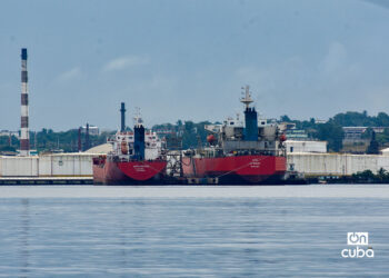 Barcos en la bahía de La Habana. Foto: Otmaro Rodríguez.