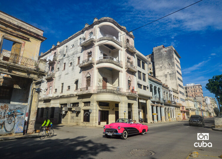 Intersección de la calle Colón y el Paseo del Prado, en La Habana. Foto: Otmaro Rodríguez.
