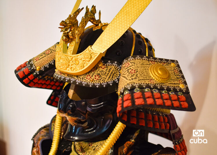 Armadura de guerra, parte de la colección japonesa de la Casa de Asia de La Habana. Foto: Otmaro Rodríguez.