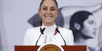 Claudia Sheinbaum habla durante una rueda de prensa este lunes en Palacio Nacional de la Ciudad de México. Foto: Sáshenka Gutiérrez/EFE.