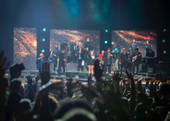 Formell y Los Van Van presentaron su nuevo disco en concierto en el Teatro Karl Marx de La Habana. Foto: Carlos Gomez/ Cortesía Los Van Van