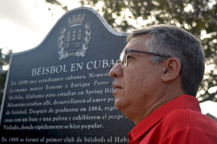 El historiador Félix Julio Alfonso López, Santa Clara, 1972, confiesa que nunca quiso ser pelotero. Foto: AMD.