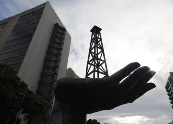 Fotografía de archivo de la sede principal de Petróleos de Venezuela (Pdvsa), en Caracas, Venezuela. Foto: Miguel Gutiérrez / EFE / Archivo.