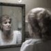 La actriz cubana Mirtha Ibarra en el papel de Iluminada, personaje protagónico de la película “Neurótica anónima”, dirigida por Jorge Perugorría. Imagen: Fotograma de “Neurótica anónima”.