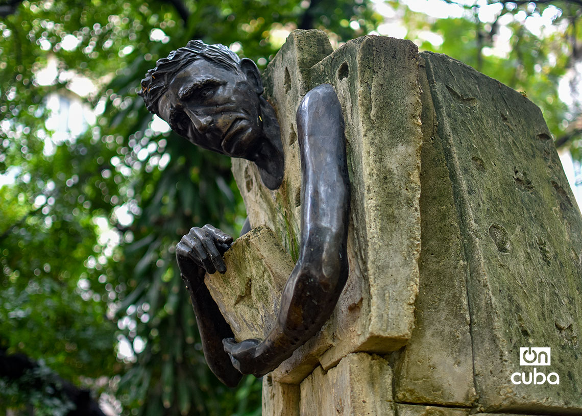 Escultura en el Parque Alejandro de Humboldt, en la Habana Vieja. Foto: Otmaro Rodríguez.