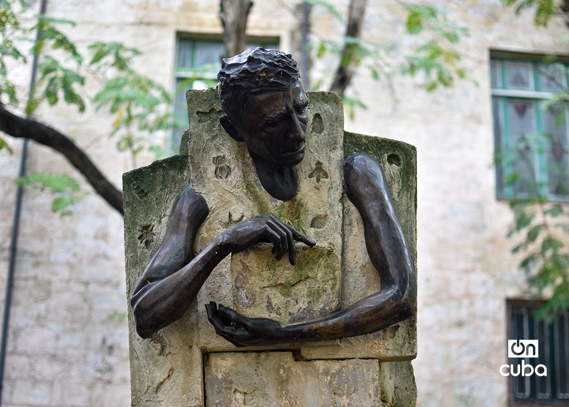 Escultura en el Parque Alejandro de Humboldt, en la Habana Vieja. Foto: Otmaro Rodríguez.