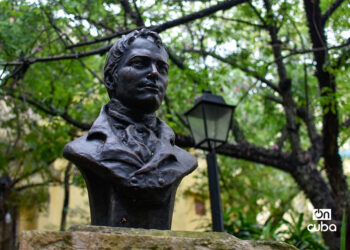 Busto de Alejandro de Humboldt, en el parque que se le dedica a su figura, en la Habana Vieja. Foto: Otmaro Rodríguez.