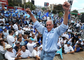 Fotografía de archivo del declarado ganador de las elecciones presidenciales de Honduras, Nasry Asfura, durante un evento de campaña en Tegucigalpa. Foto: Gustavo Amador / EFE / Archivo.