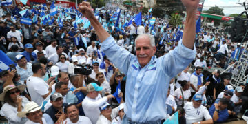 Fotografía de archivo del declarado ganador de las elecciones presidenciales de Honduras, Nasry Asfura, durante un evento de campaña en Tegucigalpa. Foto: Gustavo Amador / EFE / Archivo.