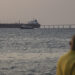 Buque petrolero visto desde el malecón del Lago de Maracaibo, Venezuela, el 17 de diciembre de 2025. Foto: Henry Chirinos / EFE.