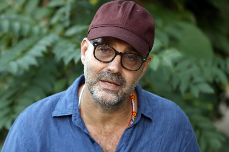 Fabien Pisani habla durante una entrevista con EFE este jueves, en La Habana. Foro: Ernesto Mastrascusa/EFE.