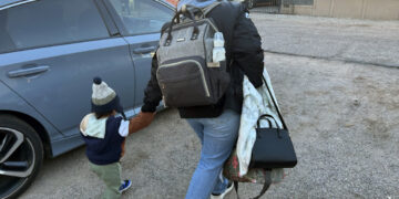 El miedo a los arrestos en Estados Unidos empuja a varias familias a autodeportarse. Foto: María León/EFE.