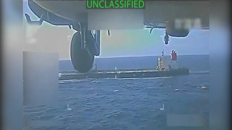 Petrolero incautado por Estados Unidos frente a las costas de Venezuela el miércoles. Foto:  Pamela Bondi via X/ EFE