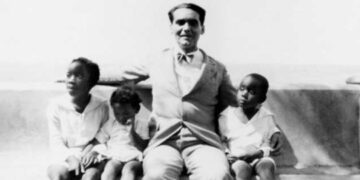 Lorca en el mirador de Yumurí, Matanzas, Cuba, 1930. Foto: Tomada del Centro Virtual Cervantes.