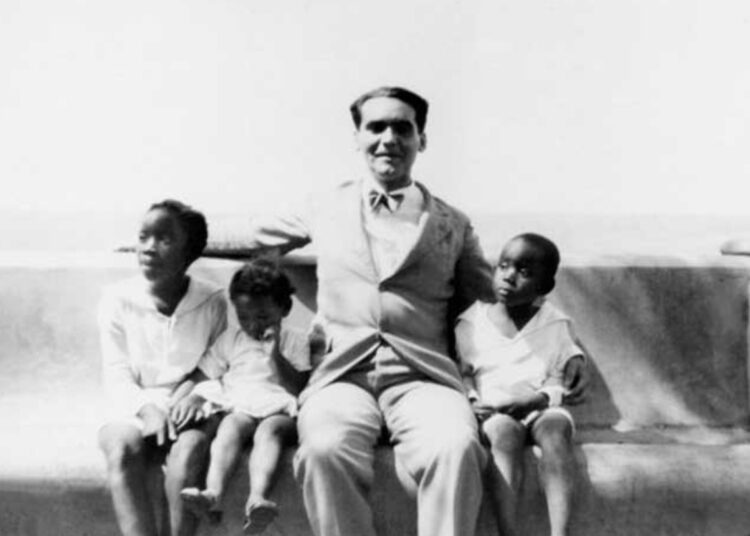 Lorca en el mirador de Yumurí, Matanzas, Cuba, 1930. Foto: Tomada del Centro Virtual Cervantes.