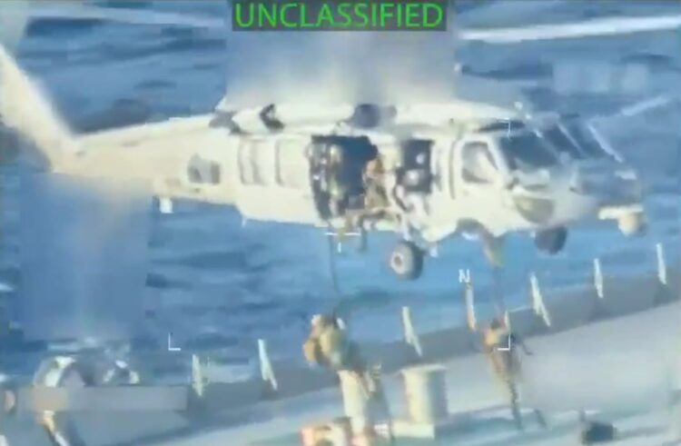 Captura del video difundido de la operación de asalto al petrolero venezolano.