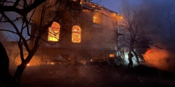 Rusia lanzó duros ataques contra Kiev y contra regiones en el noreste y en el sur de Ucrania, que causaron al menos un muerto y 19 heridos, en medio de la expectativa generada por el próximo encuentro entre el presidente ucraniano, Volodirmir Zelenski, y el de EEUU, Donald Trump. Foto: Cuenta Telegram de Volodirmir Zelenski  /EFE.