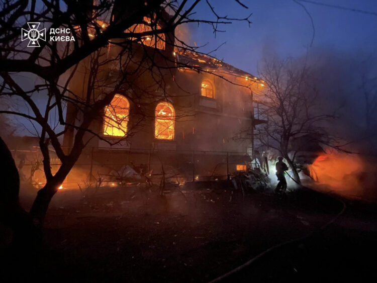 Rusia lanzó duros ataques contra Kiev y contra regiones en el noreste y en el sur de Ucrania, que causaron al menos un muerto y 19 heridos, en medio de la expectativa generada por el próximo encuentro entre el presidente ucraniano, Volodirmir Zelenski, y el de EEUU, Donald Trump. Foto: Cuenta Telegram de Volodirmir Zelenski  /EFE.