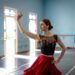 Marianela Núñez en el histórico salón azul del Ballet Nacional de Cuba. Foto: Leysis Quesada.