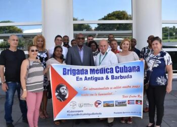 Imagen de archivo (2024) de la brigada médica de Cuba en Antigua y Barbuda. Foto: antiguanewsroom.com / Archivo.