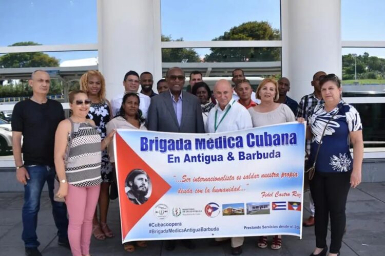 Imagen de archivo (2024) de la brigada médica de Cuba en Antigua y Barbuda. Foto: antiguanewsroom.com / Archivo.