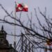 La bandera groenlandesa Erfalasorput ondea en el Castillo Tivoli en Copenhague, capital de Dinamarca, el 8 de enero de 2026. Foto: EFE/EPA/Ida Marie Odgaard send2net DENMARK OUT