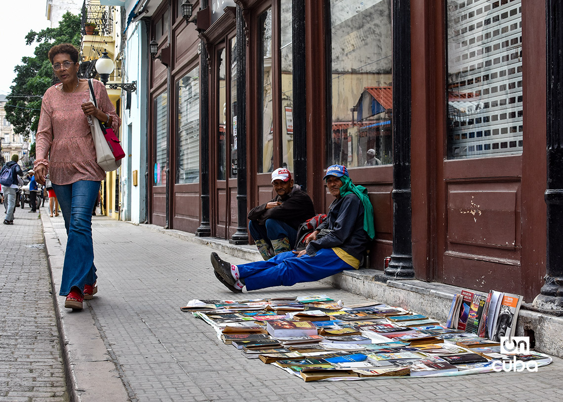 People in Havana during a cold front in the last week of January 2026. Photo: Otmaro Rodríguez.