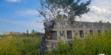 La Batería de Costa No.1, en la Habana del Este. En la distancia, el reparto Camilo Cienfuegos. Foto: Otmaro Rodríguez.