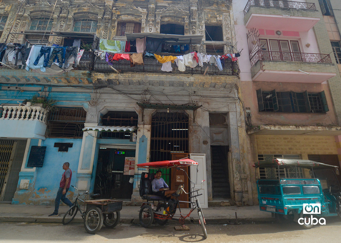 Viviendas en la calle Consulado, en Centro Habana. Foto: Otmaro Rodríguez.
