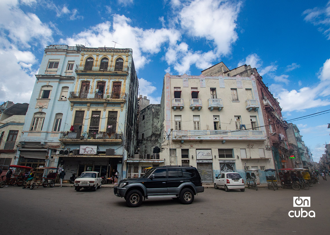 Intersección de las calles Consulado y Neptuno, en Centro Habana. Foto: Otmaro Rodríguez.