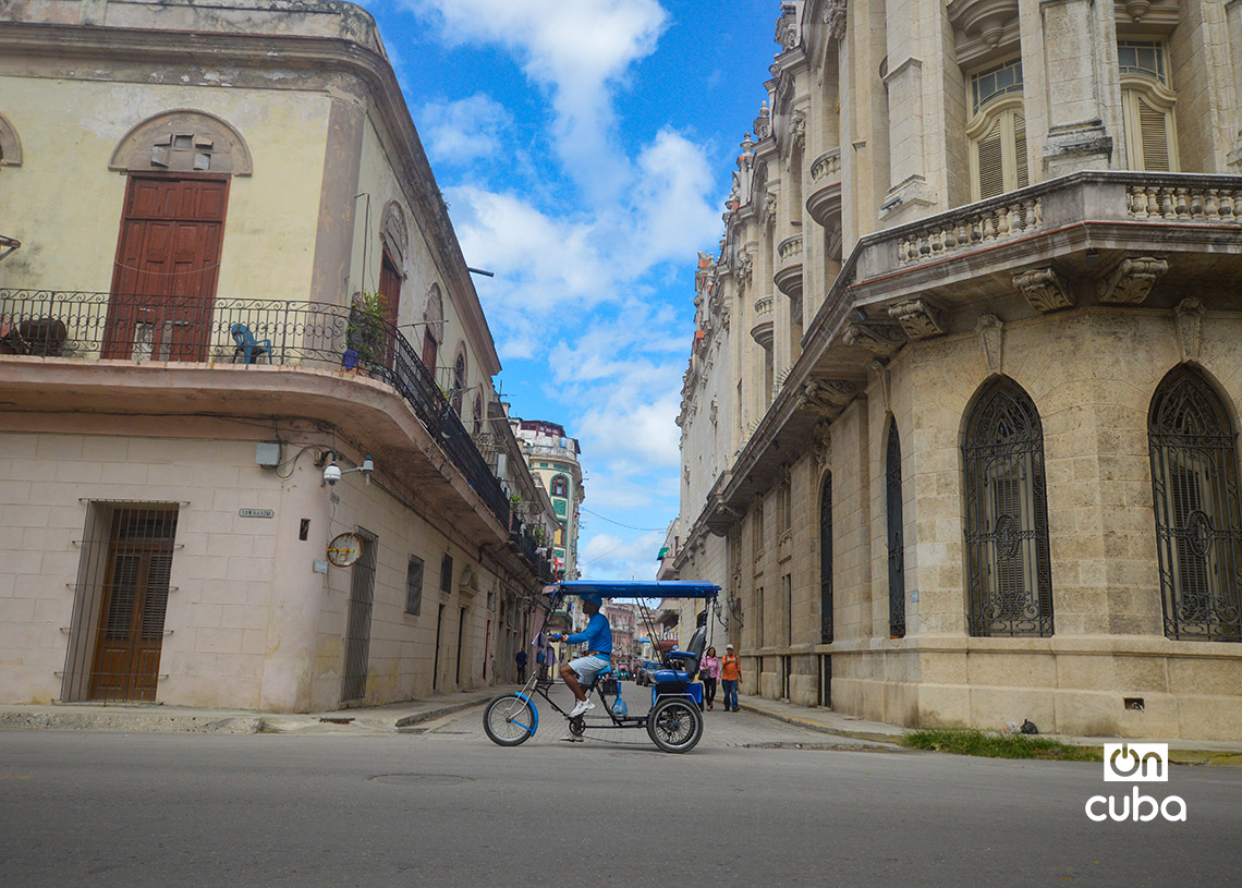 Intersección de las calles Consulado y San José, cerca del Capitolio Nacional, en Centro Habana. Foto: Otmaro Rodríguez.