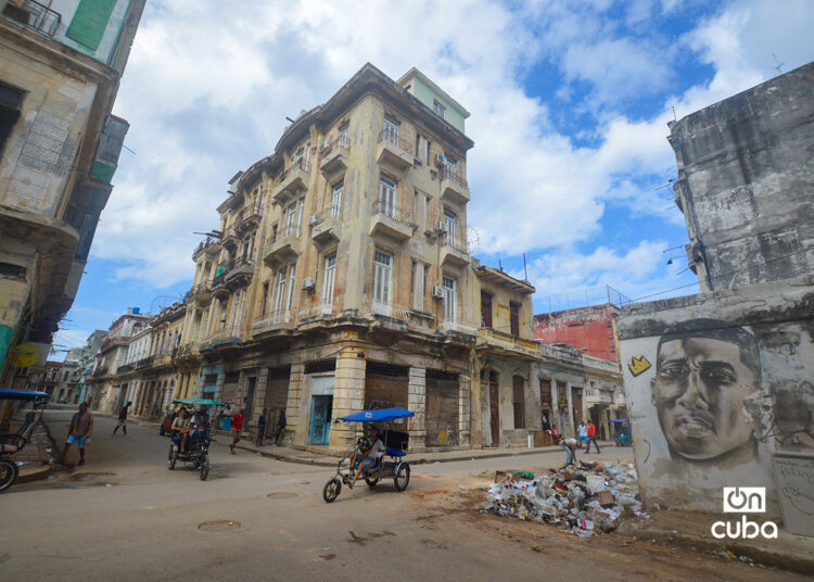 Esquina de las calles Consulado y Refugio, en Centro Habana. Foto: Otmaro Rodríguez.