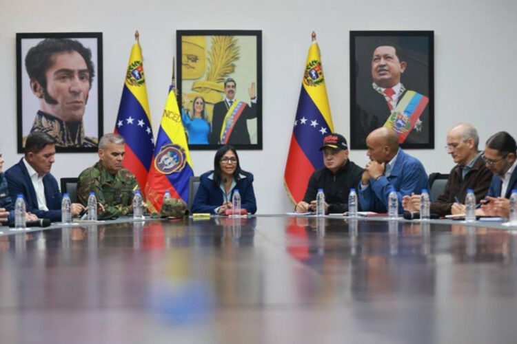 Captura de pantalla de la cuenta oficial en instagram de la presidenta encargada de Venezuela, Delcy Rodríguez (c), durante una reunión gubernamental en Caracas tras la captura de Nicolás Maduro por Estados Unidos. Foto: EFE/ @delcyrodriguezv