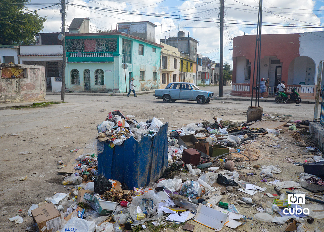 Garbage dump in the urban environment of Manila Park, in El Cerro, Havana. Photo: Otmaro Rodríguez.
