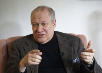 El historiador cubano Rafael Rojas durante una entrevista con la agencia EFE en Ciudad de México. Foto: Sáshenka Gutiérrez / EFE.