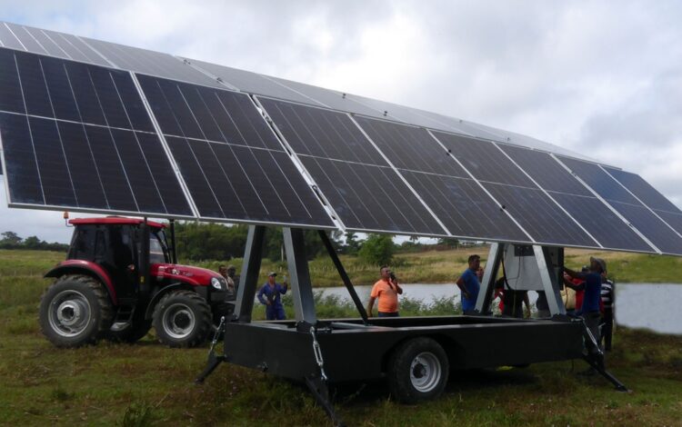 Paneles solares para garantizar la campaña tabacalera en Pinar del Río. Foto: Facebook/Delegación Provincial Agricultura Pinar del Río.