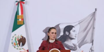 Claudia Sheinbaum afirmó que su Gobierno podría fungir como "un vehículo de comunicación" entre Estados Unidos y Cuba. Foto: Mario Guzmán / EFE.