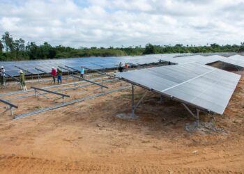 En construcción el tercer parque solar fotovoltaico de 21.8 megawatts (MW) de Pinar del Río. Foto: Facebook/Unión Eléctrica UNE.