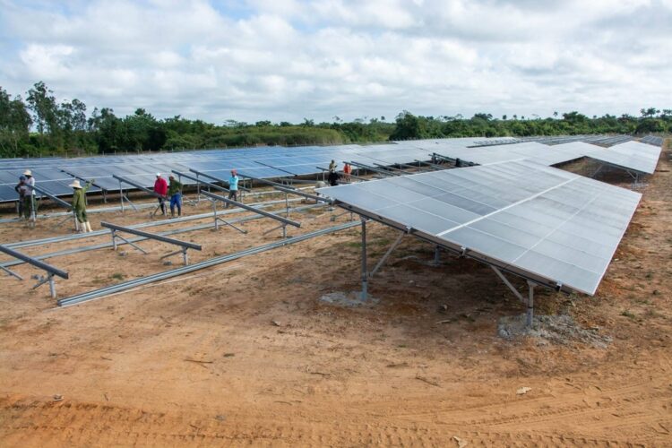 En construcción el tercer parque solar fotovoltaico de 21.8 megawatts (MW) de Pinar del Río. Foto: Facebook/Unión Eléctrica UNE.