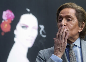 Valentino Garavani murió este lunes a los 93 años en su residencia de Roma. Foto: EFE/Archivo/Kai Försterling.